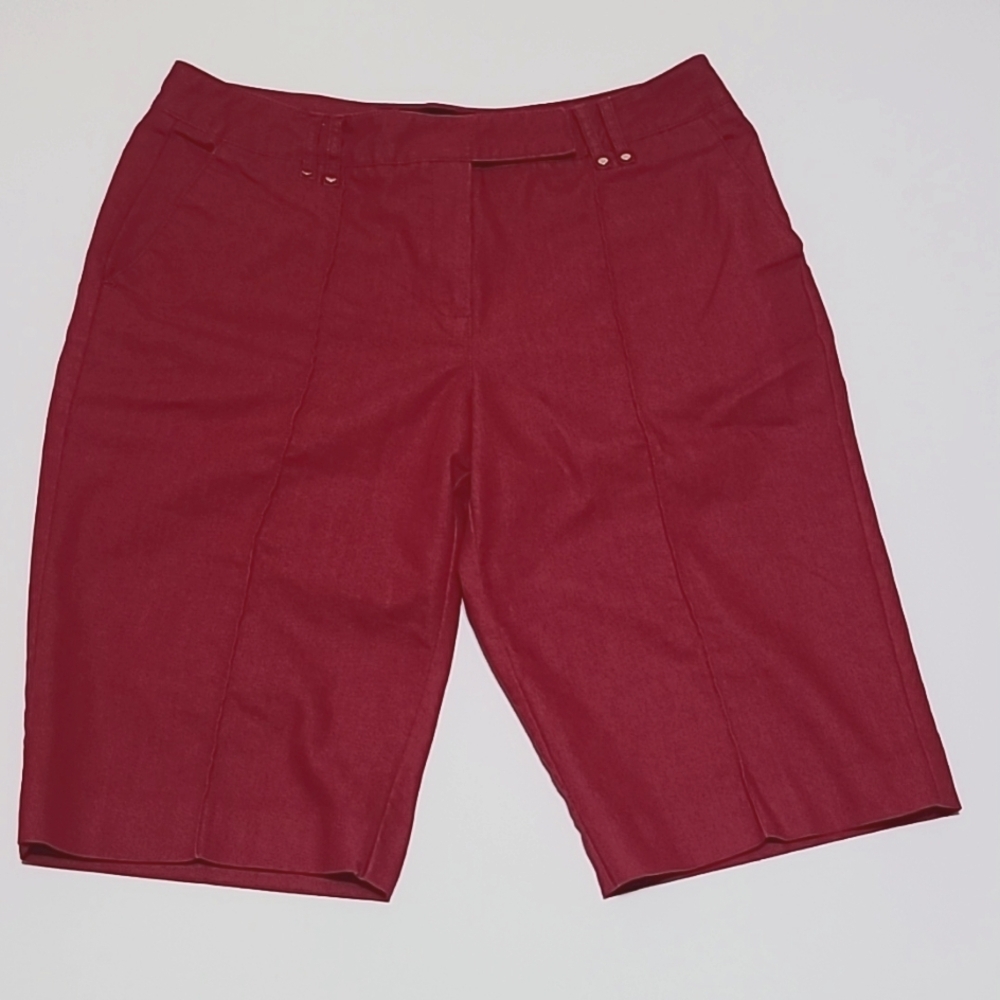 LARRY LEVINE Red Bermuda Shorts -‎ Size 10